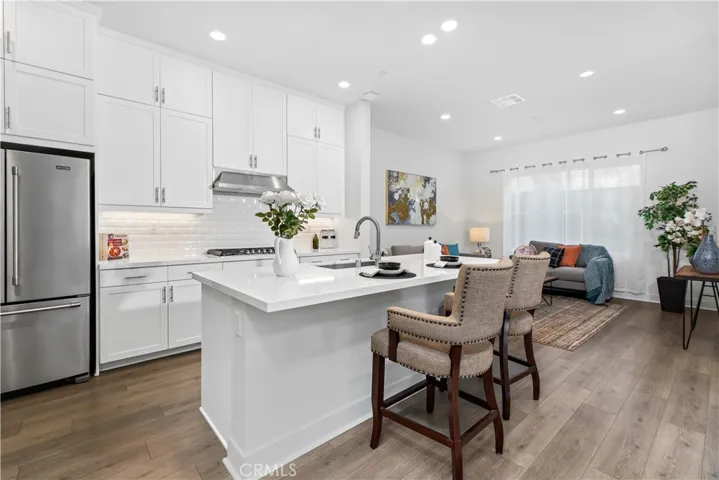 121 Novel, Irvine, California 92618