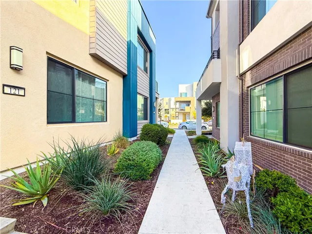 121 Novel, Irvine, California 92618