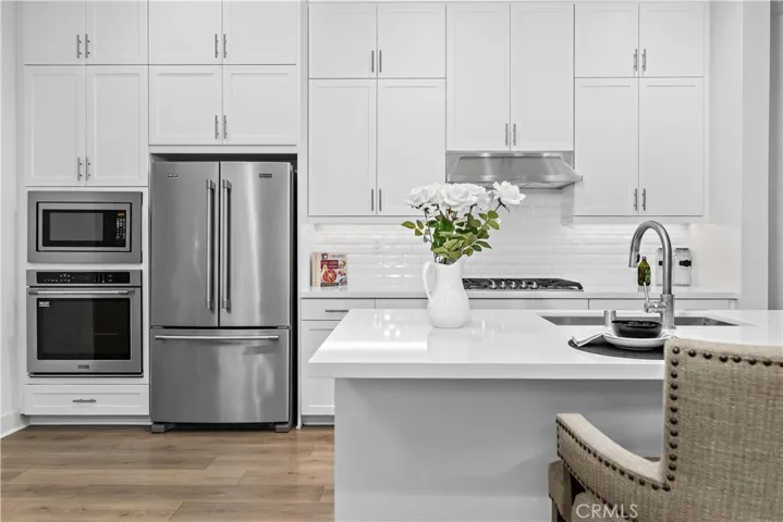 121 Novel, Irvine, California 92618