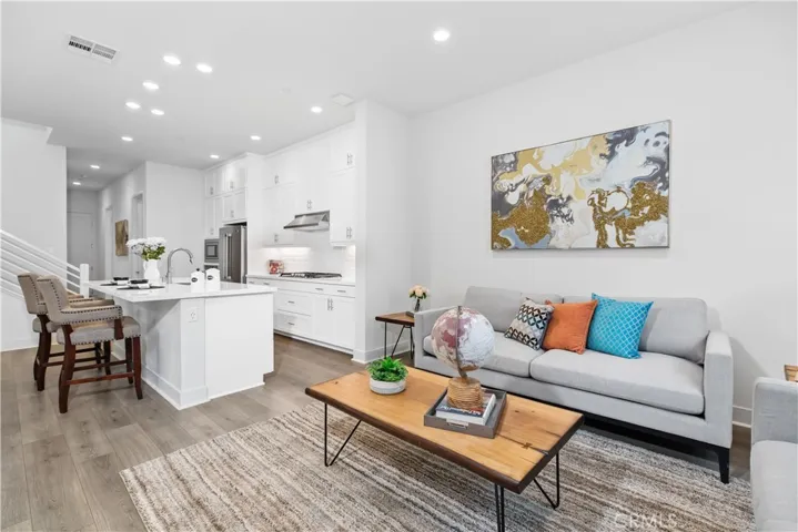 121 Novel, Irvine, California 92618