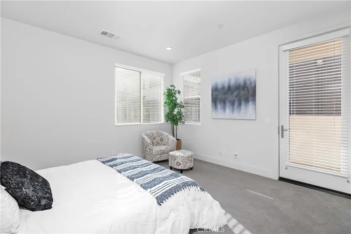 121 Novel, Irvine, California 92618