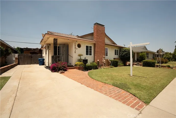 12315 Pomering, Downey, California 90242
