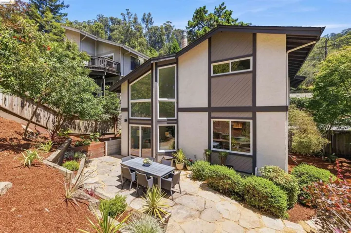 6763 Pinehaven Rd, Oakland, California 94611