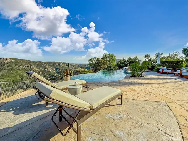 130 Dapplegray, Bell Canyon, California 91307