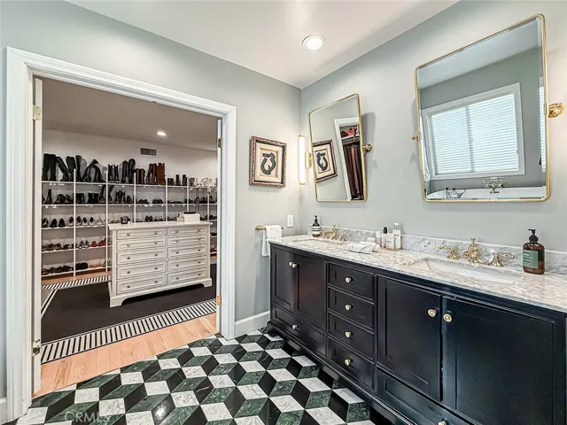 Primary Suite Bathroom