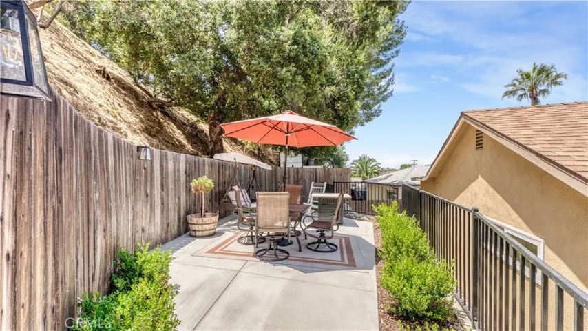 1232 E Elmwood Avenue, Burbank, California 91501