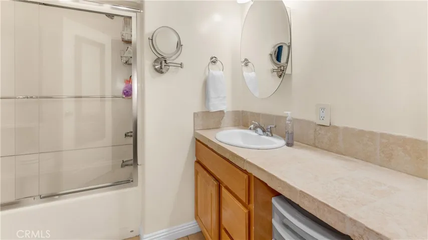 1232 E Elmwood Avenue, Burbank, California 91501