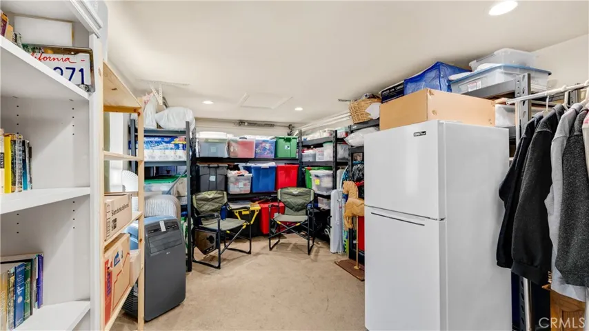 1232 E Elmwood Avenue, Burbank, California 91501