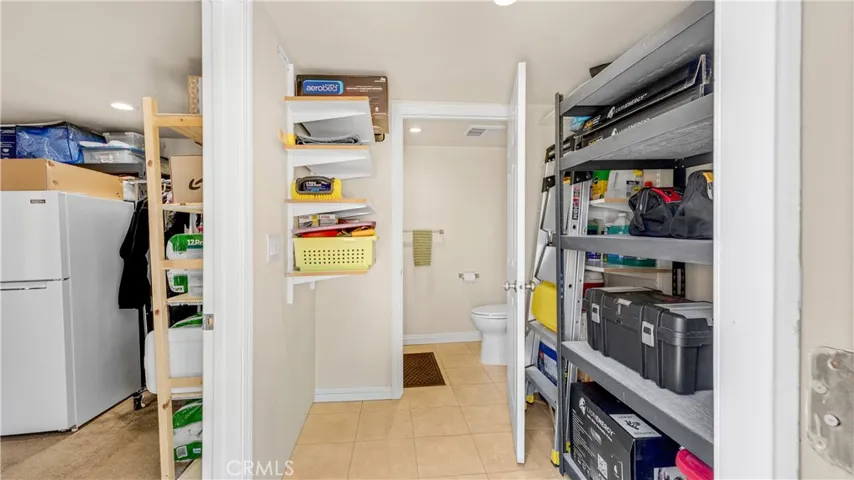 1232 E Elmwood Avenue, Burbank, California 91501