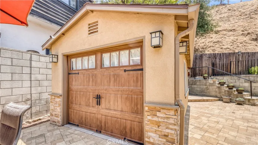 1232 E Elmwood Avenue, Burbank, California 91501