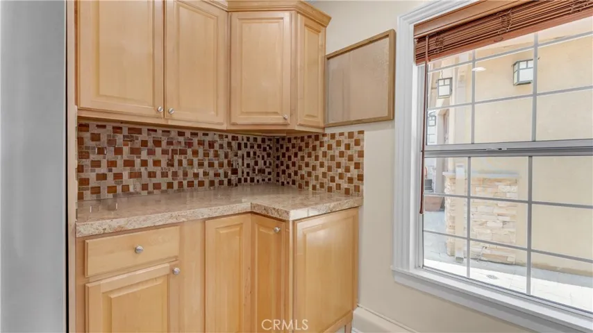 1232 E Elmwood Avenue, Burbank, California 91501