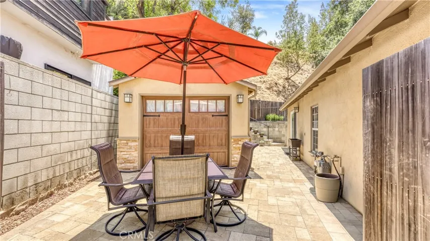 1232 E Elmwood Avenue, Burbank, California 91501