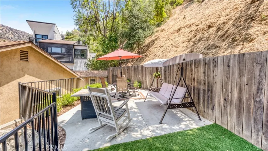 1232 E Elmwood Avenue, Burbank, California 91501