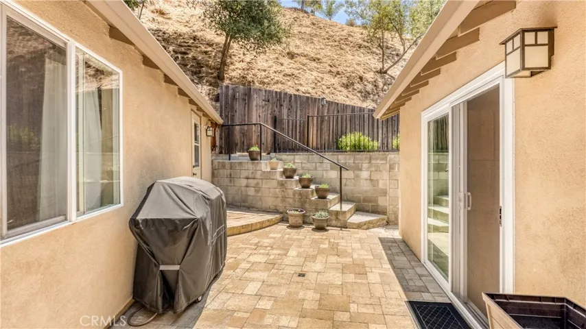 1232 E Elmwood Avenue, Burbank, California 91501