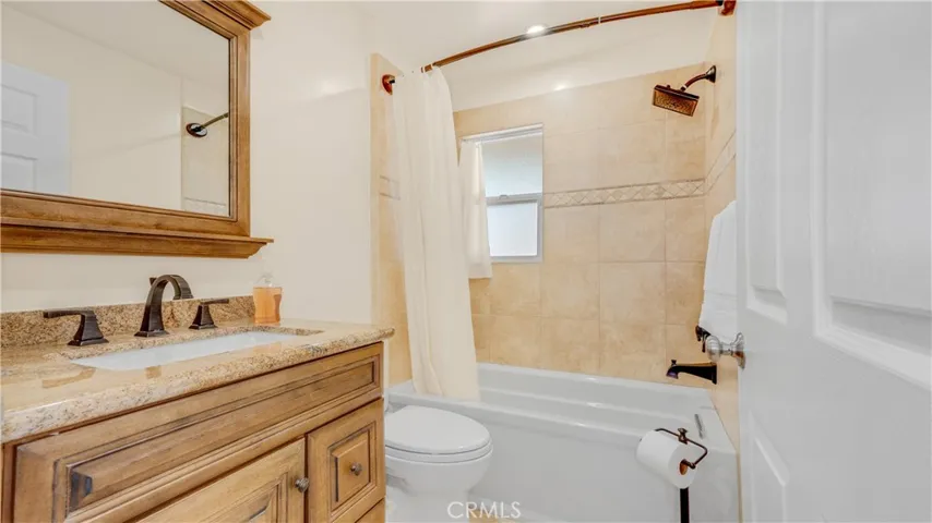 1232 E Elmwood Avenue, Burbank, California 91501