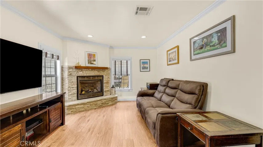 1232 E Elmwood Avenue, Burbank, California 91501