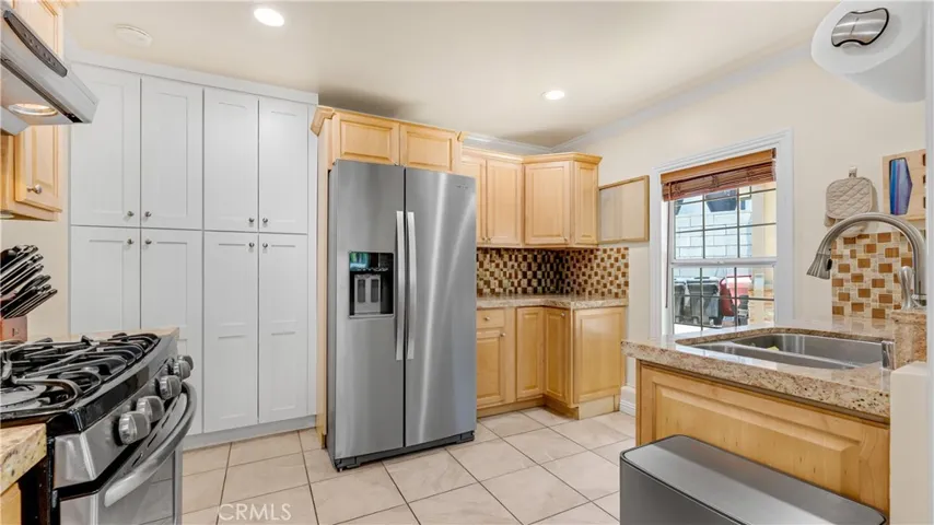 1232 E Elmwood Avenue, Burbank, California 91501