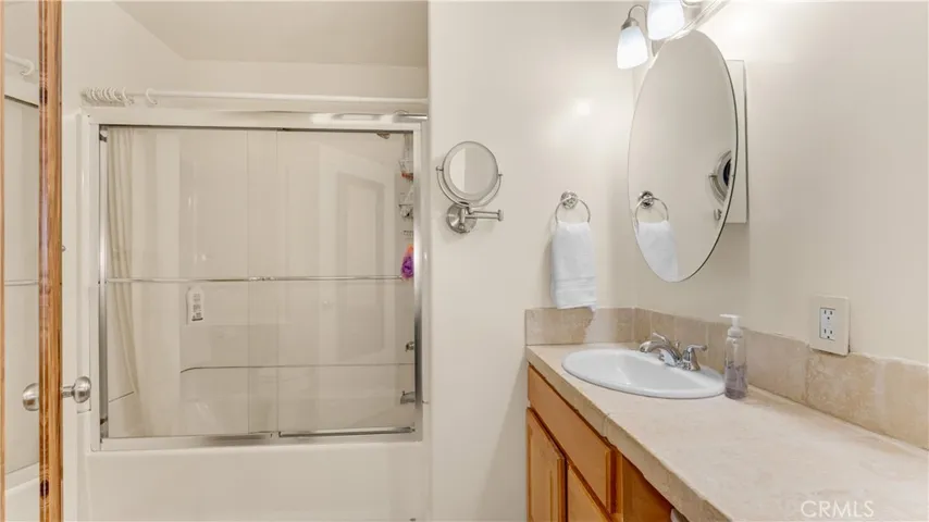 1232 E Elmwood Avenue, Burbank, California 91501