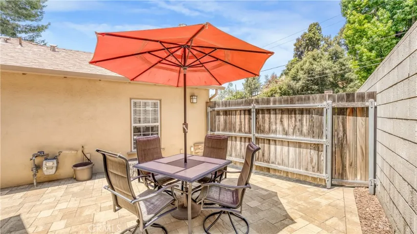 1232 E Elmwood Avenue, Burbank, California 91501