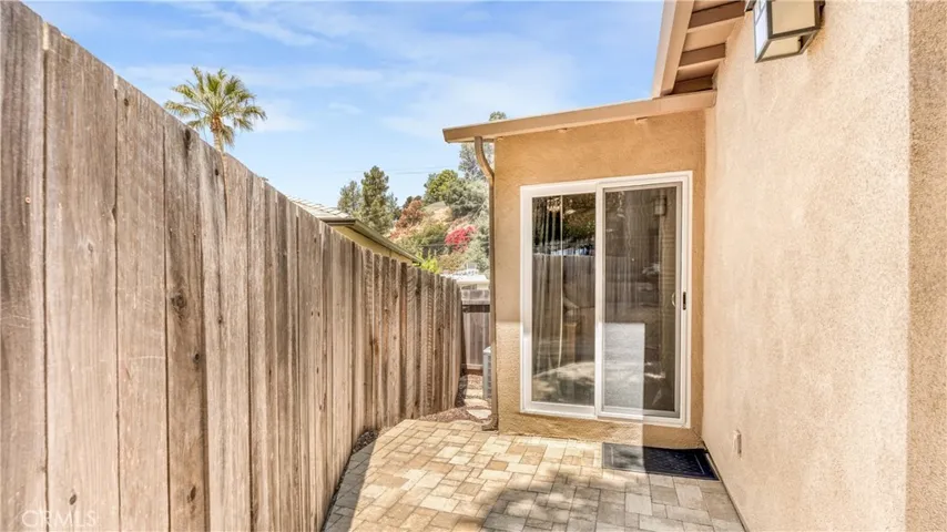 1232 E Elmwood Avenue, Burbank, California 91501