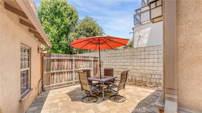 1232 E Elmwood Avenue, Burbank, California 91501