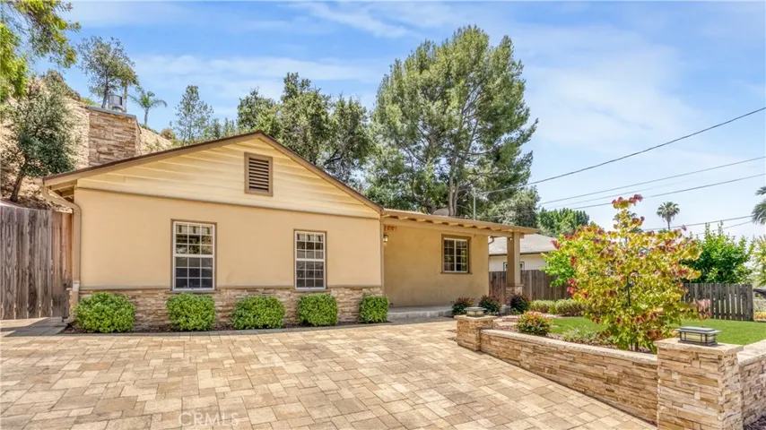 1232 E Elmwood Avenue, Burbank, California 91501