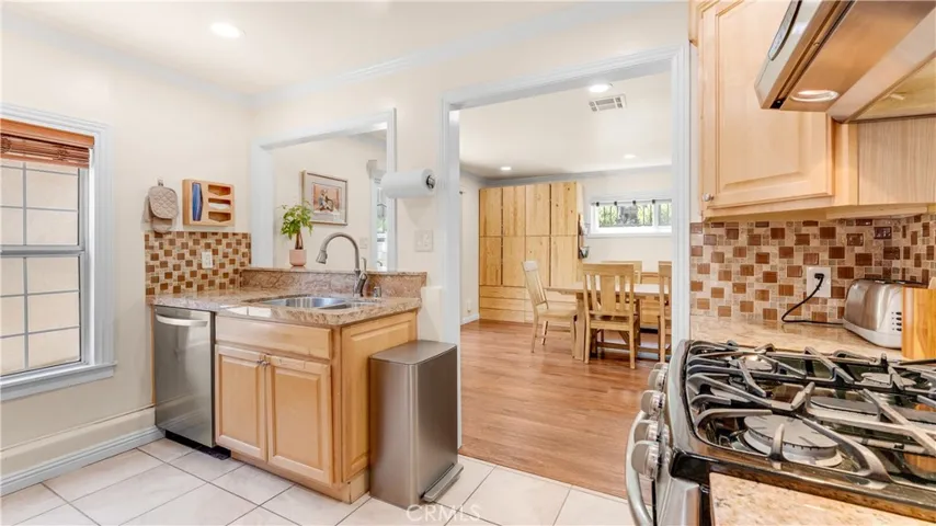1232 E Elmwood Avenue, Burbank, California 91501