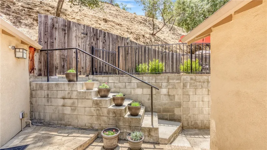 1232 E Elmwood Avenue, Burbank, California 91501