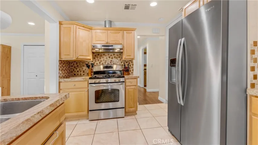 1232 E Elmwood Avenue, Burbank, California 91501