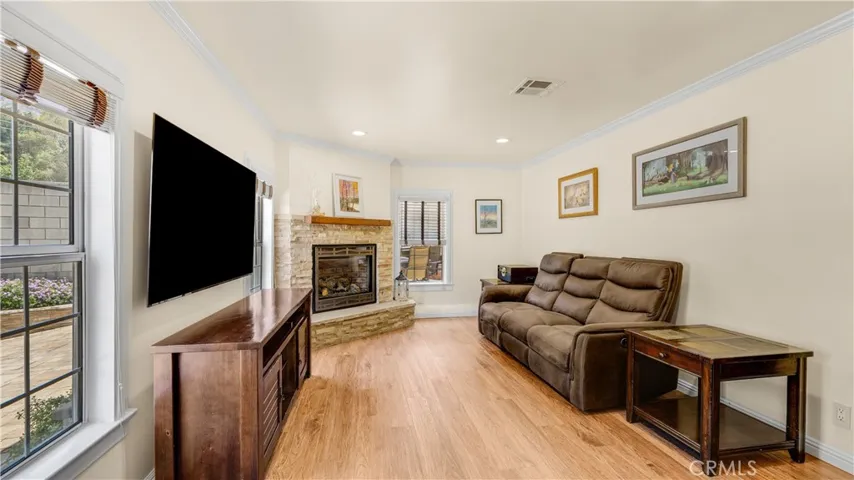 1232 E Elmwood Avenue, Burbank, California 91501