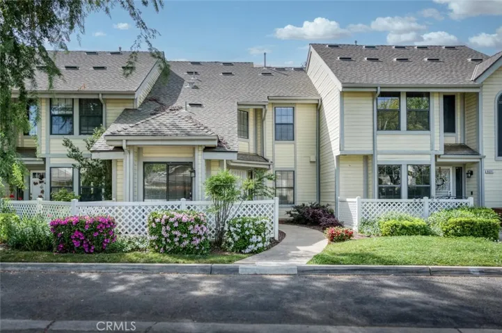 923 E Foxhill, Fresno, California 93720
