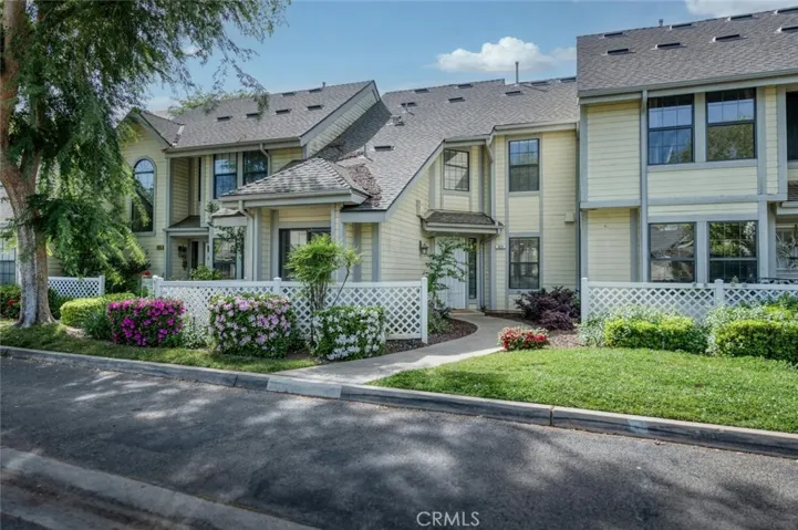 923 E Foxhill, Fresno, California 93720