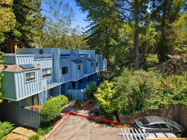 2052 Wharf Road, Capitola, California 95010
