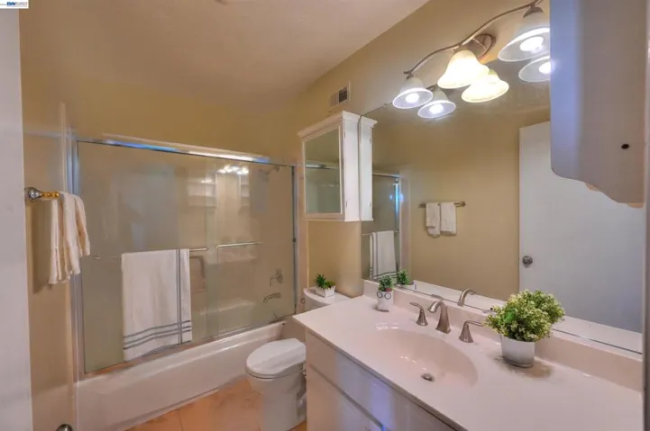 2322 Belvedere Ave, San Leandro, California 94577
