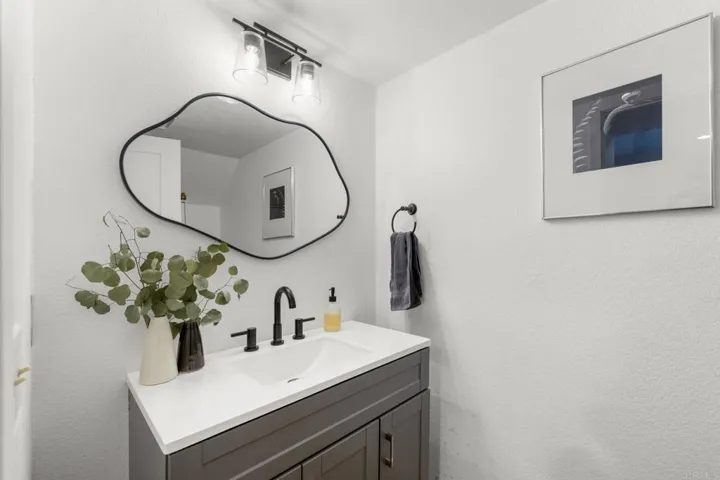 3035 Via Amador, Carlsbad, California 92010