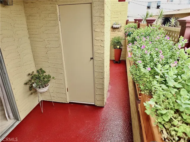 Balcony storage