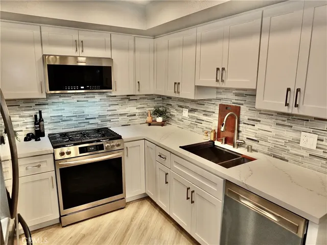 Updgraded Kitchen with All new appliances and quartz counters