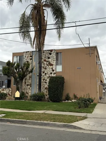 18315 Malden, Northridge, California 91325