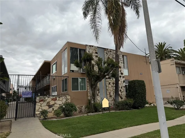 18315 Malden, Northridge, California 91325