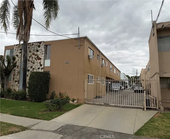 18315 Malden, Northridge, California 91325
