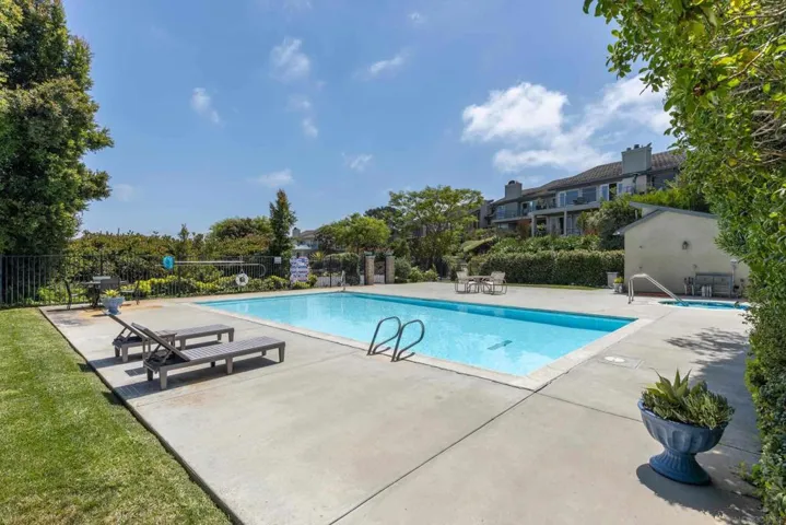 Swimming Pool/Hot Tub/Sauna