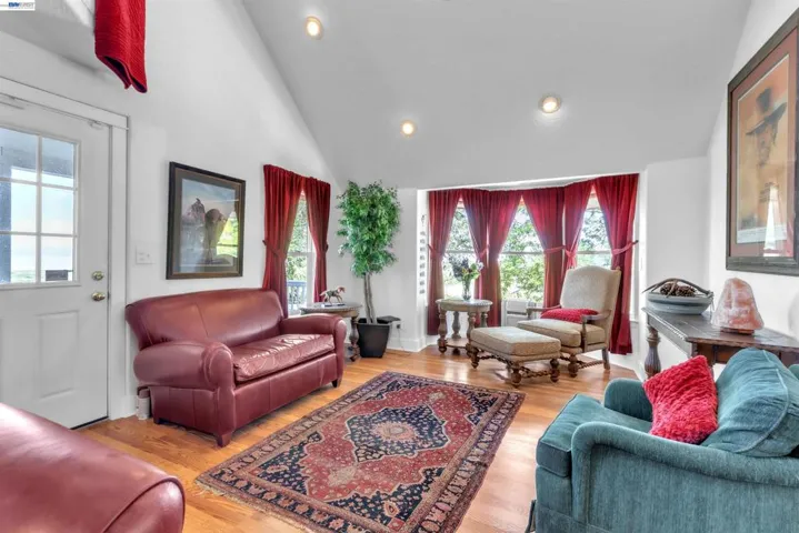 452 Us Hwy 395, Milford, California 96121