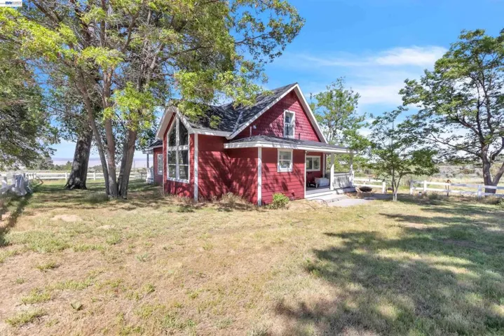 452 Us Hwy 395, Milford, California 96121