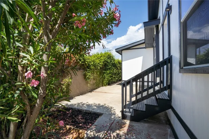 Side yard with private Entry to Bedroom #02