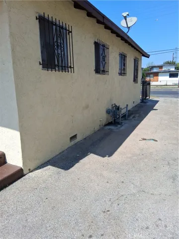 626 W Century, Los Angeles, California 90044