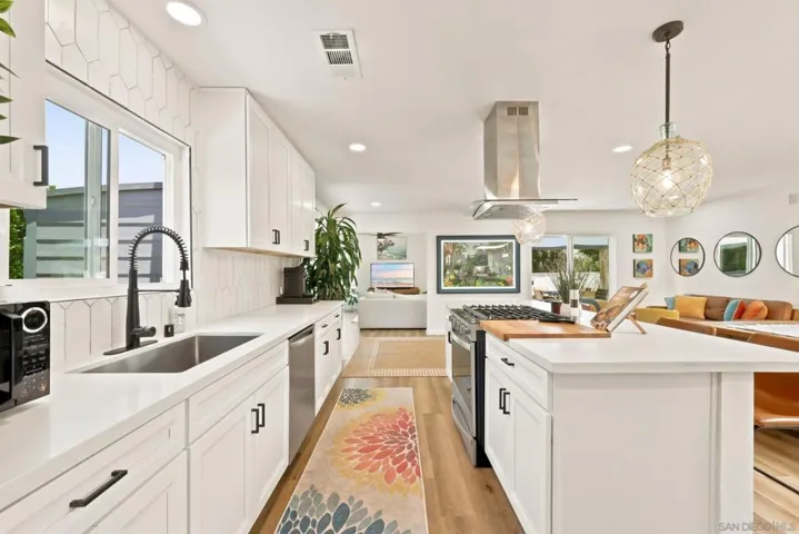 5444 Princess View, San Diego, California 92120