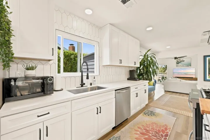 5444 Princess View, San Diego, California 92120