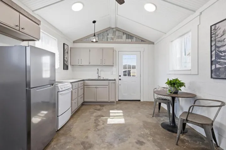 1077 Montecito Way, Ramona, California 92065