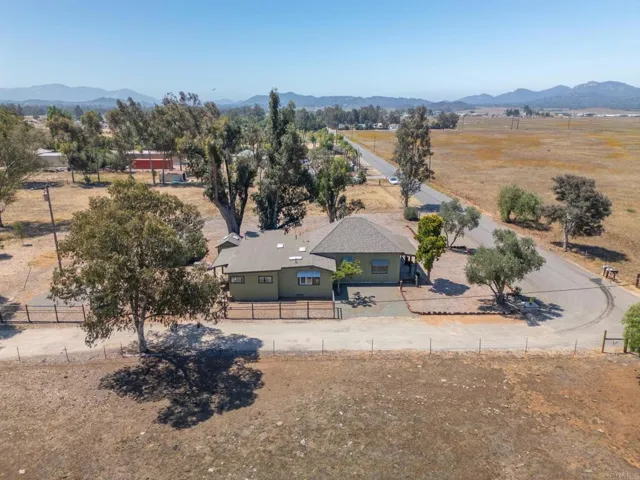 1077 Montecito Way, Ramona, California 92065