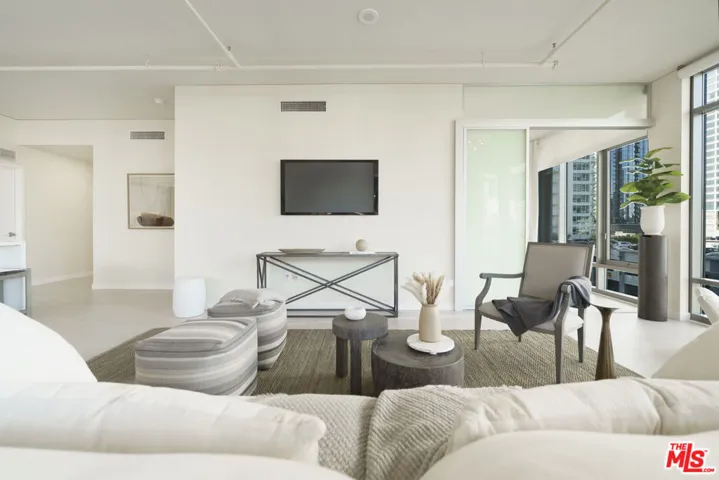 1100 S Hope Street 716, Los Angeles, California 90015